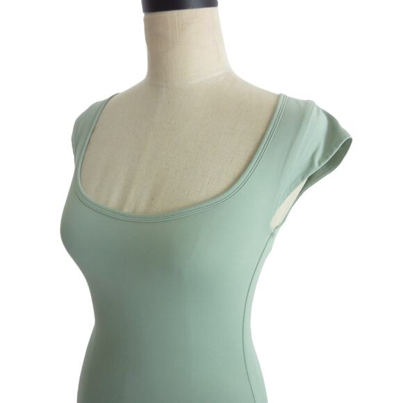 Aritzia Contour Cap Sleeve Top S Scoop Quantum Green - Picture 4 of 7